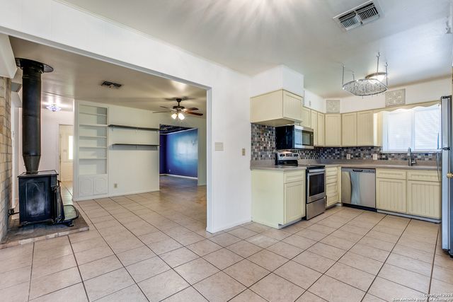 123 Stardream Dr, San Antonio, TX 78216