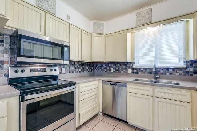 123 Stardream Dr, San Antonio, TX 78216