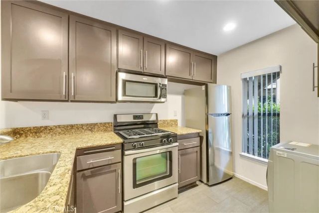 326 Tangelo 323, Irvine, CA 92618