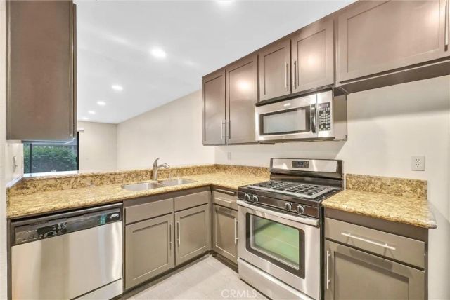 326 Tangelo 323, Irvine, CA 92618