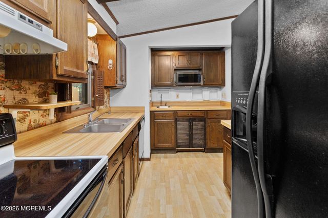 52 Ravine Drive, Matawan, NJ 07747