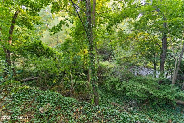 52 Ravine Drive, Matawan, NJ 07747