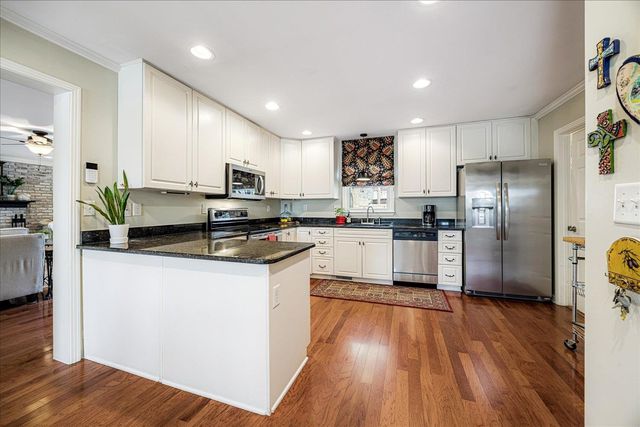 6992 CORSICA DR, Germantown, TN 38138