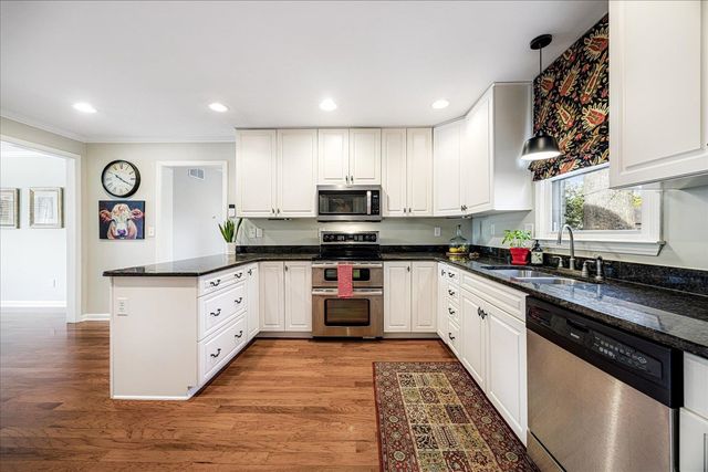 6992 CORSICA DR, Germantown, TN 38138