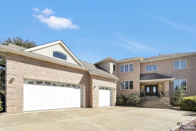 624 Alps Road, Wayne, NJ 07470