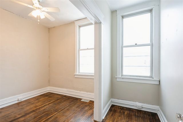 110 W Court Avenue, Winterset, IA 50273