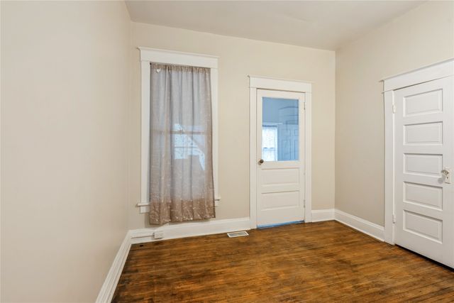 110 W Court Avenue, Winterset, IA 50273