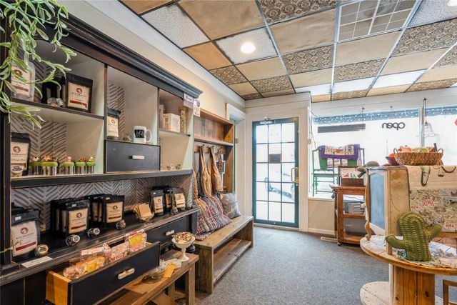 110 W Court Avenue, Winterset, IA 50273