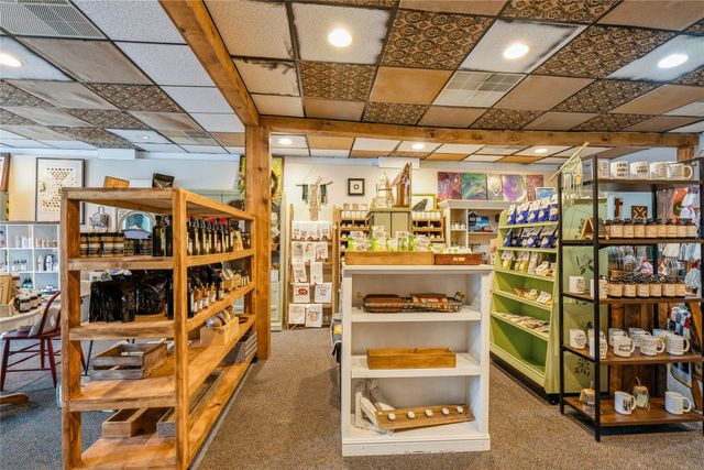 110 W Court Avenue, Winterset, IA 50273