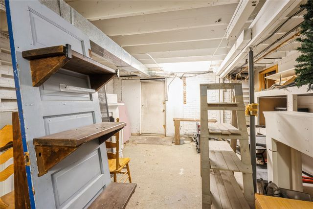 110 W Court Avenue, Winterset, IA 50273