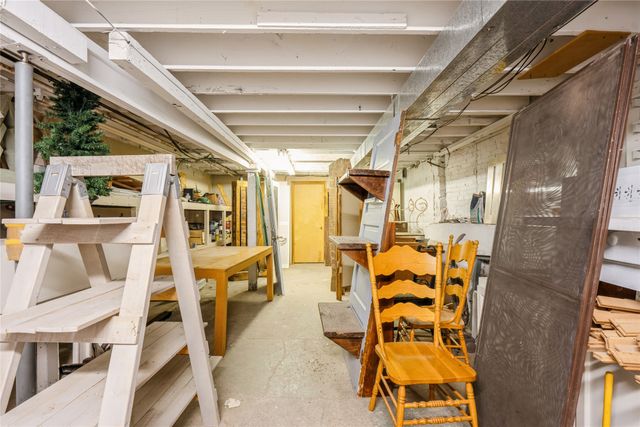 110 W Court Avenue, Winterset, IA 50273