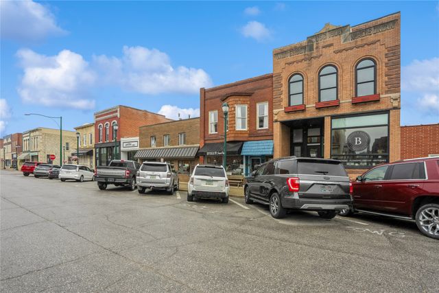 110 W Court Avenue, Winterset, IA 50273