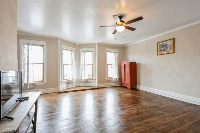 110 W Court Avenue, Winterset, IA 50273