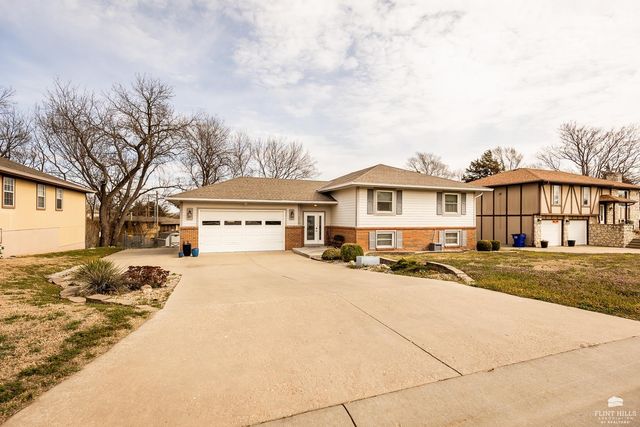 1518 Holly Lane, Junction City, KS 66441