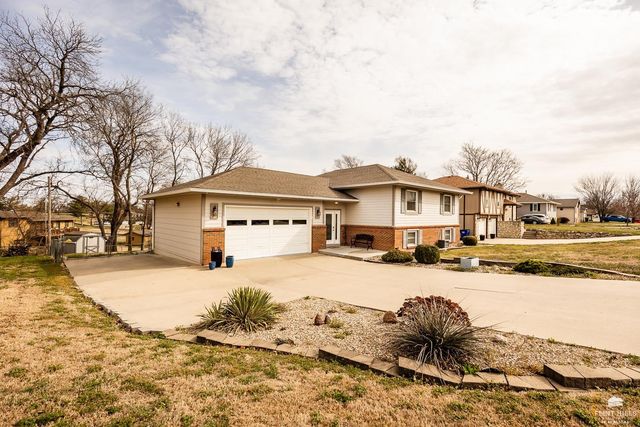 1518 Holly Lane, Junction City, KS 66441