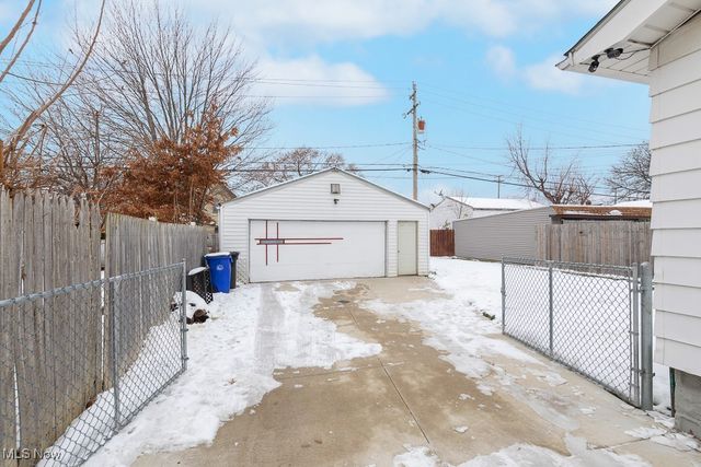 4572 W 149th Street, Cleveland, OH 44135