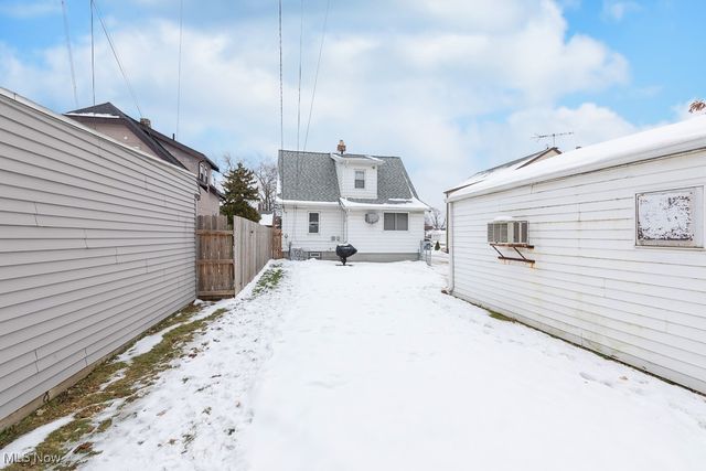 4572 W 149th Street, Cleveland, OH 44135