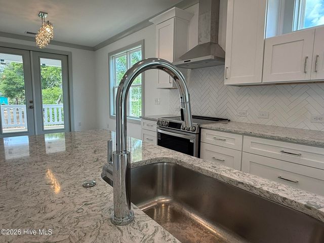 98 SE 43rd Street, Oak Island, NC 28465