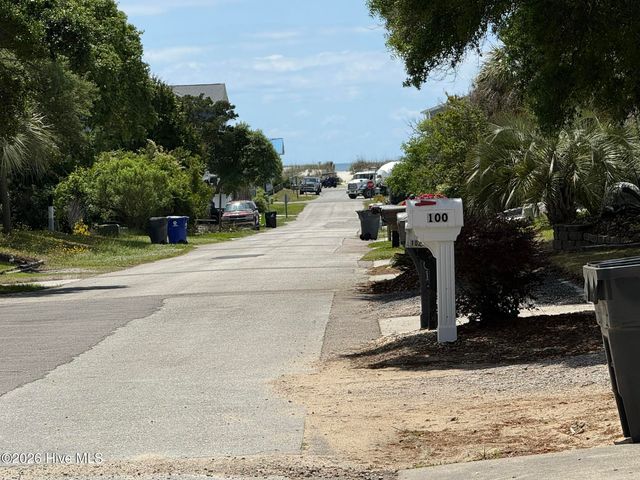 98 SE 43rd Street, Oak Island, NC 28465