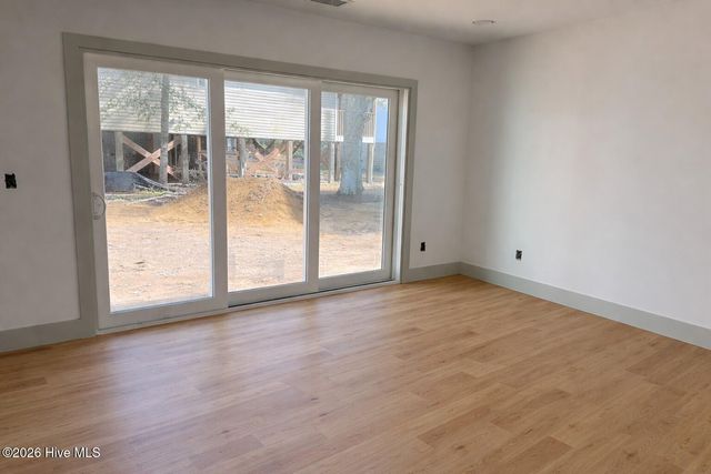 98 SE 43rd Street, Oak Island, NC 28465