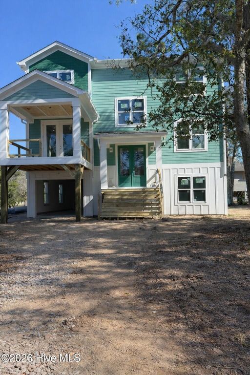 98 SE 43rd Street, Oak Island, NC 28465