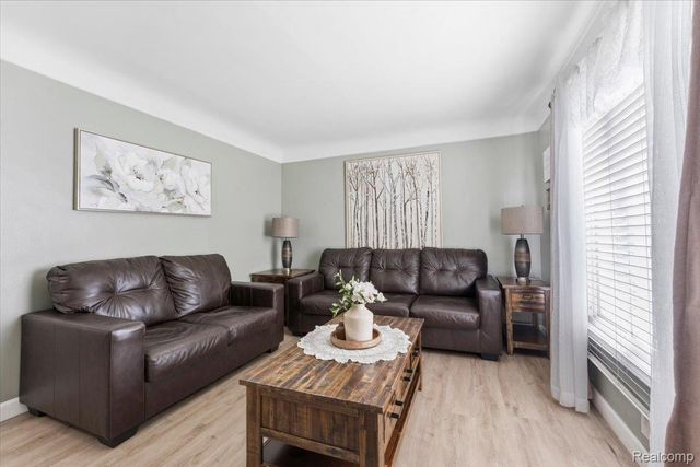 2960 Bailey Avenue, Lincoln Park, MI 48146