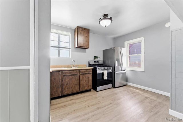 2960 Bailey Avenue, Lincoln Park, MI 48146