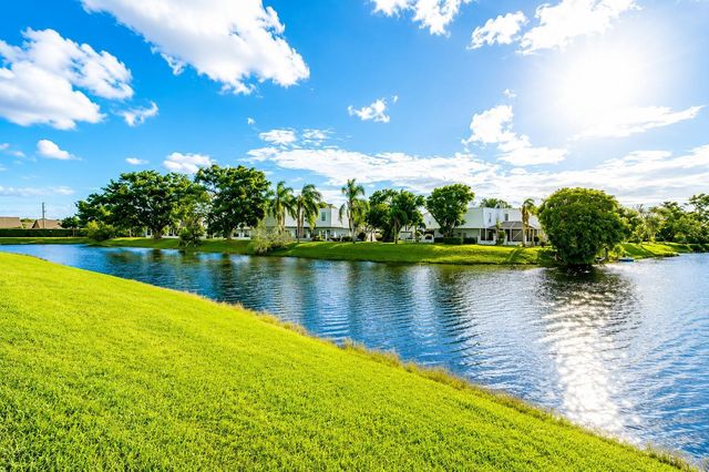 1512 Shaker Circle, Wellington, FL 33414