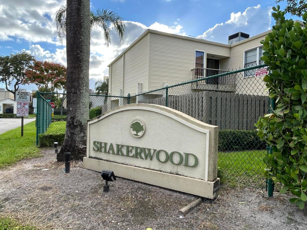 1512 Shaker Circle, Wellington, FL 33414