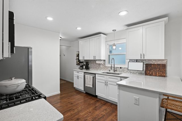 2733 Louisiana Avenue S, Saint Louis Park, MN 55426