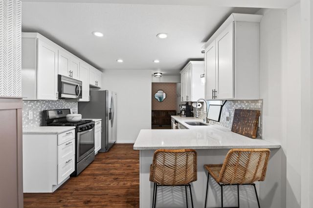 2733 Louisiana Avenue S, Saint Louis Park, MN 55426