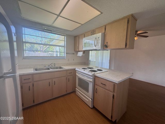 2411 Kenilworth Avenue, South Daytona, FL 32119