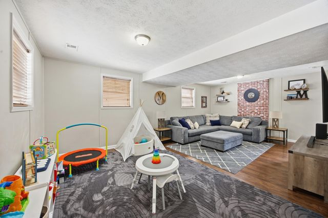 216 Paddock Drive, Versailles, KY 40383