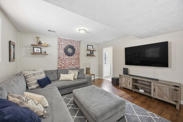 216 Paddock Drive, Versailles, KY 40383