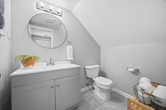 216 Paddock Drive, Versailles, KY 40383