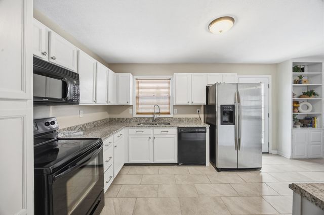 216 Paddock Drive, Versailles, KY 40383