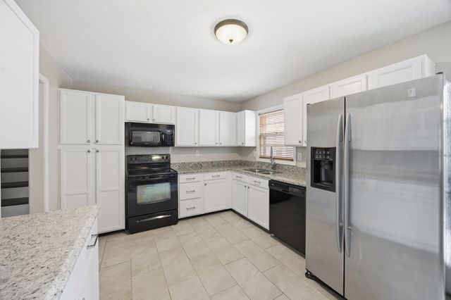 216 Paddock Drive, Versailles, KY 40383