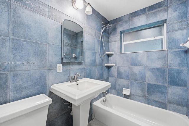 5190 SW 28th Terrace, Dania Beach, FL 33312