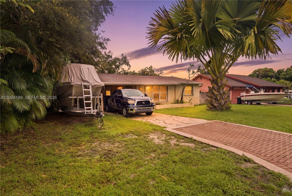 5190 SW 28th Terrace, Dania Beach, FL 33312