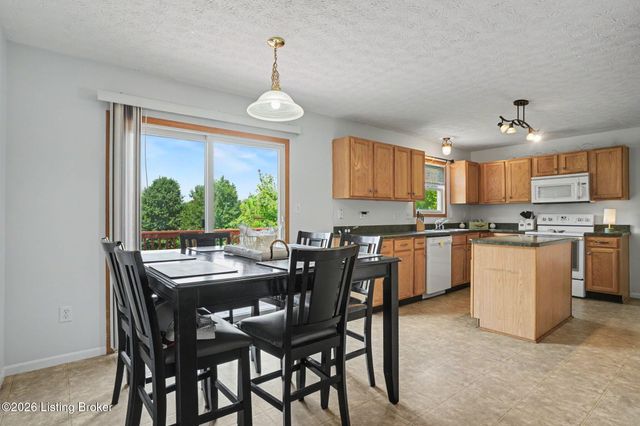 10202 Mountain Laurel Ln, Louisville, KY 40228