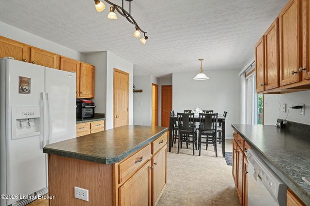 10202 Mountain Laurel Ln, Louisville, KY 40228