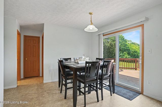 10202 Mountain Laurel Ln, Louisville, KY 40228