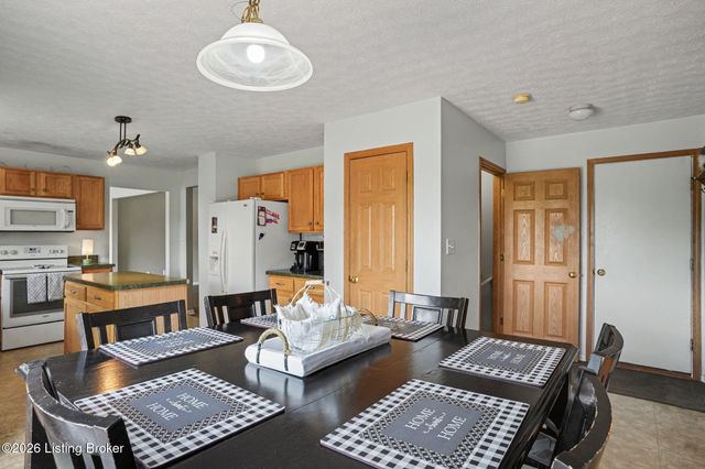 10202 Mountain Laurel Ln, Louisville, KY 40228