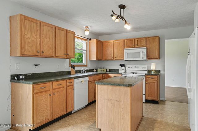 10202 Mountain Laurel Ln, Louisville, KY 40228