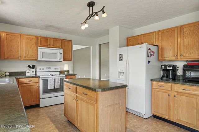 10202 Mountain Laurel Ln, Louisville, KY 40228