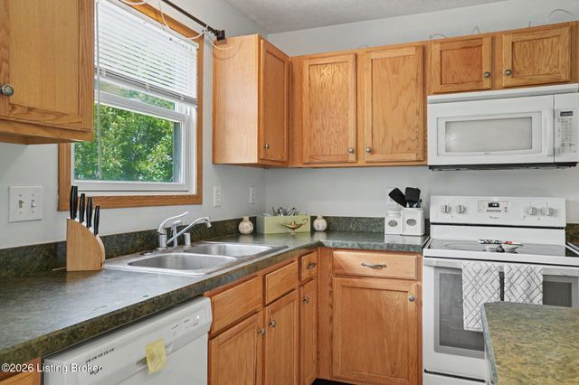 10202 Mountain Laurel Ln, Louisville, KY 40228