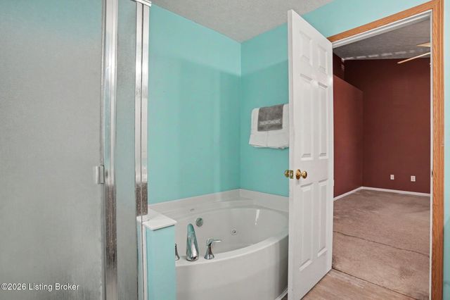 10202 Mountain Laurel Ln, Louisville, KY 40228