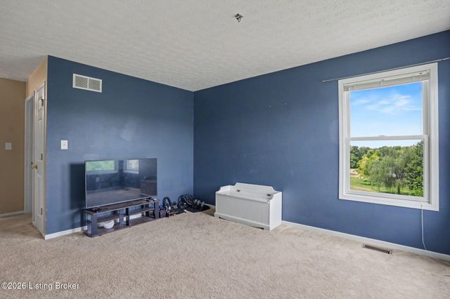 10202 Mountain Laurel Ln, Louisville, KY 40228