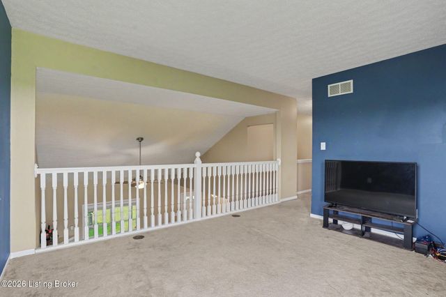 10202 Mountain Laurel Ln, Louisville, KY 40228