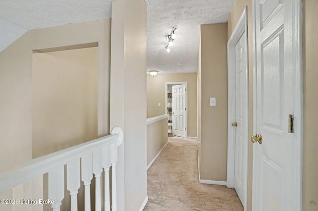 10202 Mountain Laurel Ln, Louisville, KY 40228